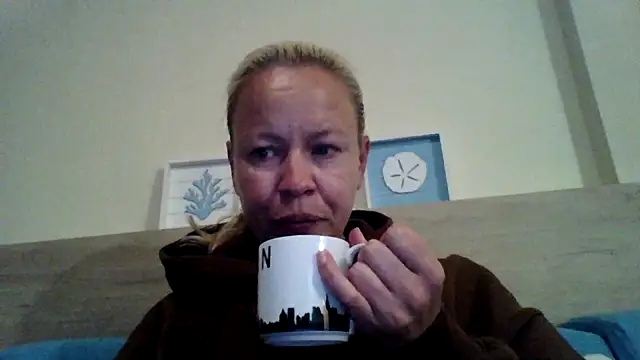 Snapshot of jennyblondeuk chatting on 05-08-26, 07:08 jennyblondeuk online show from 05-08-26, 07:08