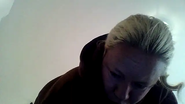 Snapshot of jennyblondeuk chatting on 05-09-26, 11:26 jennyblondeuk online show from 05-09-26, 11:26