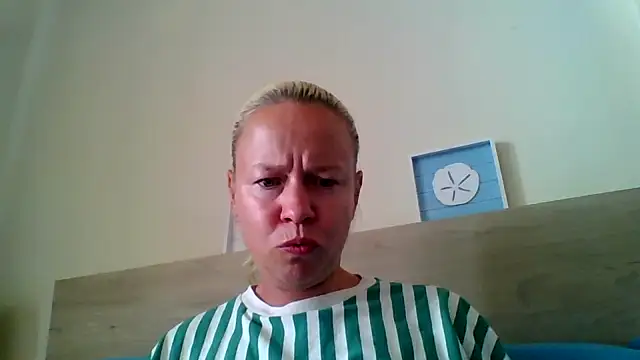 Snapshot of jennyblondeuk chatting on 05-10-26, 01:49 jennyblondeuk online show from 05-10-26, 01:49