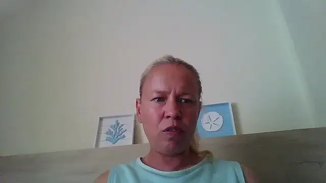Snapshot of jennyblondeuk chatting on 05-12-26, 02:36 jennyblondeuk online show from 05-12-26, 02:36