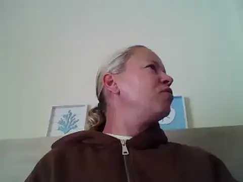 Snapshot of jennyblondeuk chatting on 05-17-26, 05:20 jennyblondeuk online show from 05-17-26, 05:20