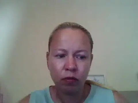 Snapshot of jennyblondeuk chatting on 05-18-26, 05:19 jennyblondeuk online show from 05-18-26, 05:19