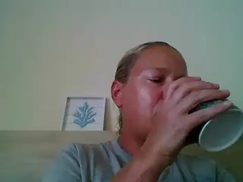 Snapshot of jennyblondeuk chatting on 05-24-26, 04:23 jennyblondeuk online show from 05-24-26, 04:23