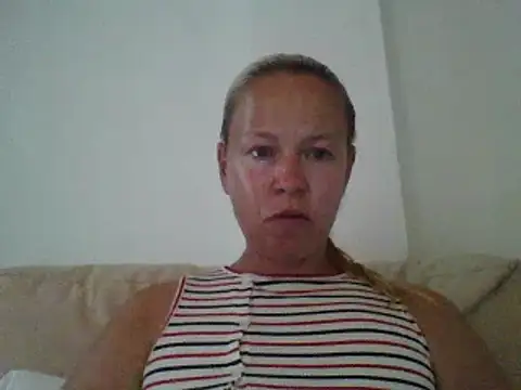 Snapshot of jennyblondeuk chatting on 05-30-26, 02:25 jennyblondeuk online show from 05-30-26, 02:25