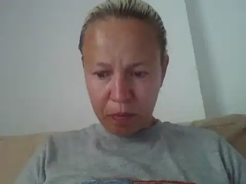 Snapshot of jennyblondeuk chatting on 06-01-26, 05:36 jennyblondeuk online show from 06-01-26, 05:36