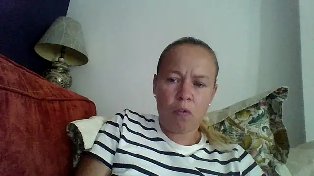 Snapshot of jennyblondeuk chatting on 07-16-26, 04:13 jennyblondeuk online show from 07-16-26, 04:13
