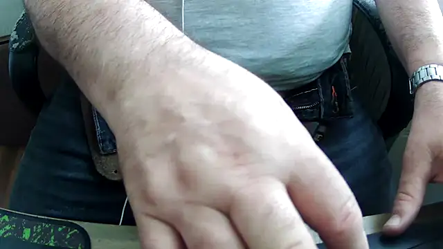 Snapshot of passatwind chatting on 04-16-26, 02:29 passatwind online show from 04-16-26, 02:29