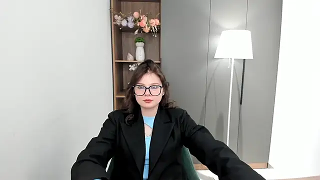 Snapshot of QuinnHeileman chatting on 12-23-25, 09:29 QuinnHeileman online show from 12-23-25, 09:29