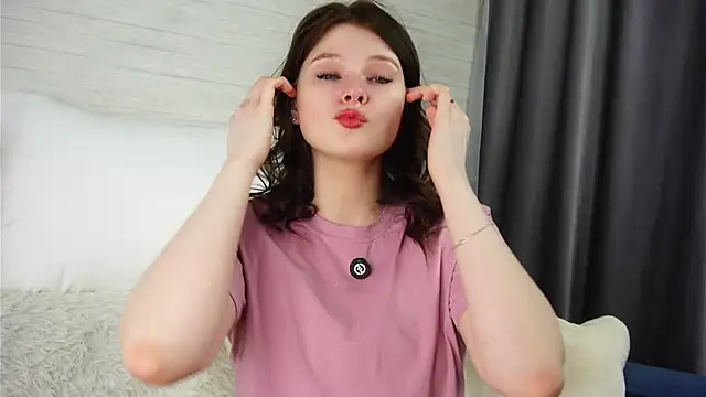 Snapshot of QuinnHeileman chatting on 03-26-26, 01:49 QuinnHeileman online show from 03-26-26, 01:49