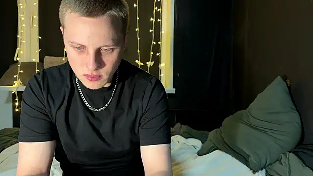 Snapshot of love4couple chatting on 03-15-26, 05:08 love4couple online show from 03-15-26, 05:08