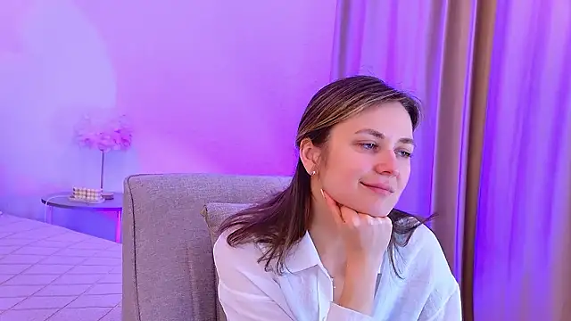 Snapshot of EmeraldGlow chatting on 03-26-26, 02:33 EmeraldGlow online show from 03-26-26, 02:33