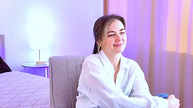 Snapshot of EmeraldGlow chatting on 03-30-26, 02:40 EmeraldGlow online show from 03-30-26, 02:40