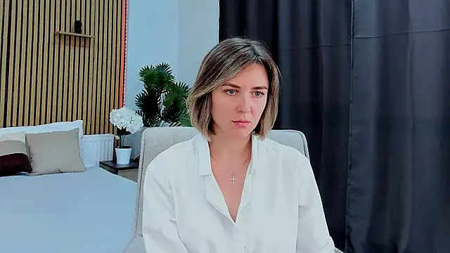 Snapshot of EmeraldGlow chatting on 04-10-26, 02:33 EmeraldGlow online show from 04-10-26, 02:33