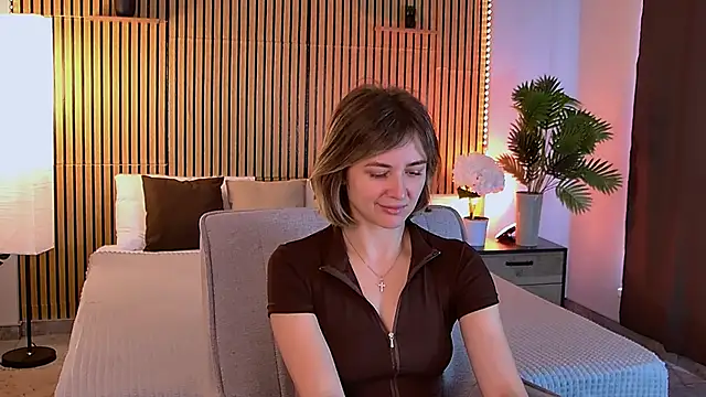 Snapshot of EmeraldGlow chatting on 04-13-26, 02:55 EmeraldGlow online show from 04-13-26, 02:55