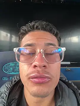 Snapshot of Latin_Paisa_Boy chatting on 04-18-26, 04:55 Latin Paisa Boy online show from 04-18-26, 04:55