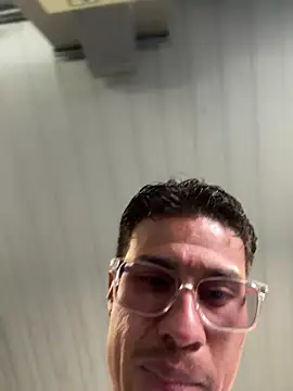 Snapshot of Latin_Paisa_Boy chatting on 04-25-26, 05:54 Latin Paisa Boy online show from 04-25-26, 05:54