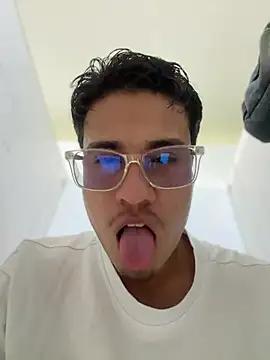 Snapshot of Latin_Paisa_Boy chatting on 06-25-26, 08:13 Latin Paisa Boy online show from 06-25-26, 08:13