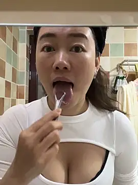 Snapshot of Molly-xiao chatting on 03-30-26, 11:17 Molly-xiao online show from 03-30-26, 11:17