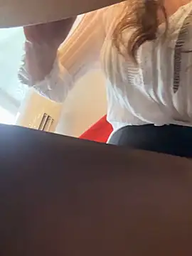 Snapshot of Molly-xiao chatting on 04-10-26, 09:47 Molly-xiao online show from 04-10-26, 09:47