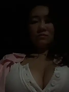 Snapshot of Molly-xiao chatting on 05-11-26, 02:45 Molly-xiao online show from 05-11-26, 02:45