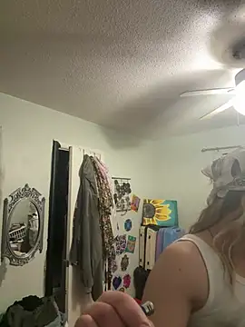 Snapshot of Trippyyb28 chatting on 02-28-26, 01:28 Trippyyb28 online show from 02-28-26, 01:28