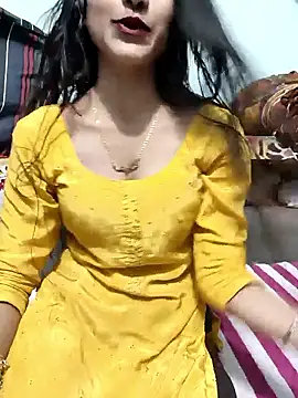 Snapshot of Yours-Zeenat chatting on 02-21-26, 09:32 Yours-Zeenat online show from 02-21-26, 09:32