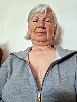 KlaudiaDarling online show from 05-13-26, 11:07