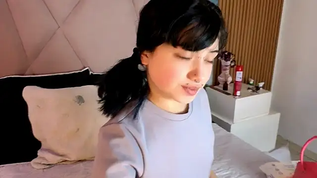 Snapshot of Sienna_Desiree chatting on 06-15-26, 01:24 Sienna Desiree online show from 06-15-26, 01:24