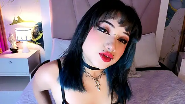 Snapshot of Sienna_Desiree chatting on 07-17-26, 03:46 Sienna Desiree online show from 07-17-26, 03:46