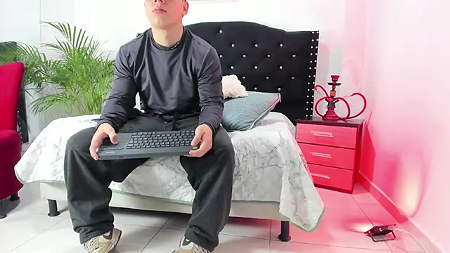 Liam saint online show from 04-03-26, 12:14