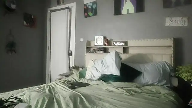 Snapshot of Derrick7799 chatting on 01-10-26, 07:59 Derrick7799 online show from 01-10-26, 07:59