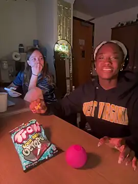 CookiesNcreaming online show from 02-25-26, 04:55