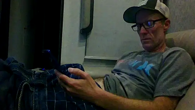 Snapshot of tittycum3636 chatting on 03-15-26, 06:52 tittycum3636 online show from 03-15-26, 06:52