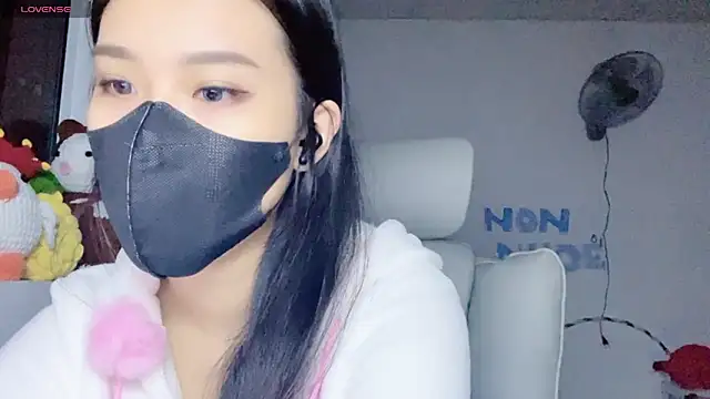 Snapshot of Tieu-May chatting on 07-14-26, 10:32 Tieu-May online show from 07-14-26, 10:32