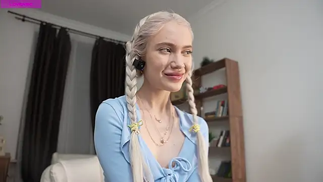 KristalCrowner online show from 04-05-26, 07:33