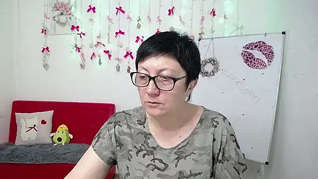 EmilyL0ve online show from 04-15-26, 05:20