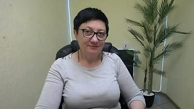 EmilyL0ve online show from 05-31-26, 05:20