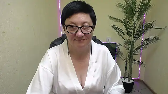 EmilyL0ve online show from 05-31-26, 06:09