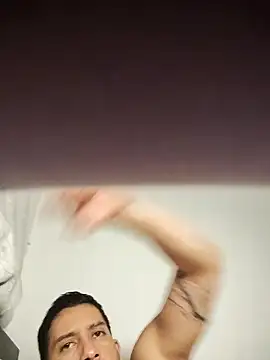 Snapshot of MrWolfHot chatting on 01-07-26, 05:43 MrWolfHot online show from 01-07-26, 05:43