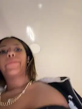 vicky bass  online show from 06-24-26, 01:48