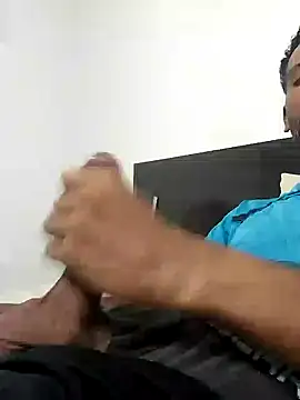 Snapshot of moreno_alpha_br chatting on 02-15-26, 05:37 moreno alpha br online show from 02-15-26, 05:37