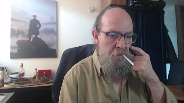 Snapshot of Uncle_Hottie chatting on 06-24-26, 04:06 Uncle Hottie online show from 06-24-26, 04:06