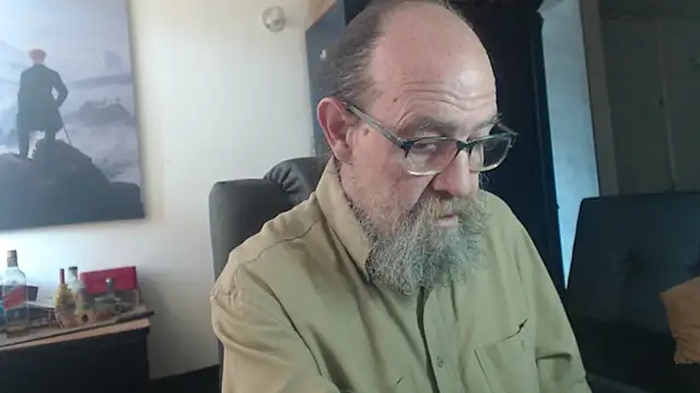Snapshot of Uncle_Hottie chatting on 07-13-26, 03:48 Uncle Hottie online show from 07-13-26, 03:48