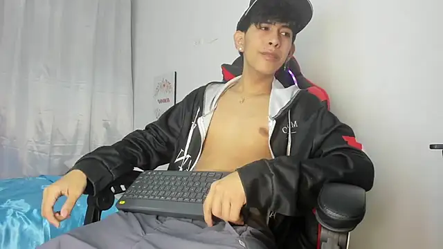 Snapshot of julian_xx chatting on 04-23-26, 08:00 julian xx online show from 04-23-26, 08:00