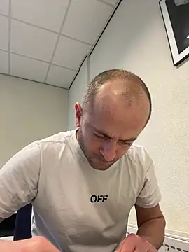 Snapshot of Majestik1 chatting on 02-17-26, 01:29 Majestik1 online show from 02-17-26, 01:29