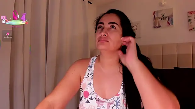 Snapshot of KiimDesire chatting on 04-01-26, 03:18 KiimDesire online show from 04-01-26, 03:18