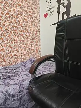 Hot Twinkle online show from 06-17-26, 07:00