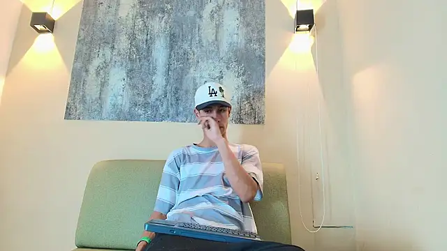 Snapshot of SEBASS_R chatting on 01-16-26, 01:26 SEBASS R online show from 01-16-26, 01:26