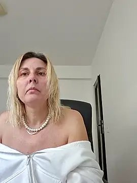 Amelia9798 online show from 03-08-26, 05:22