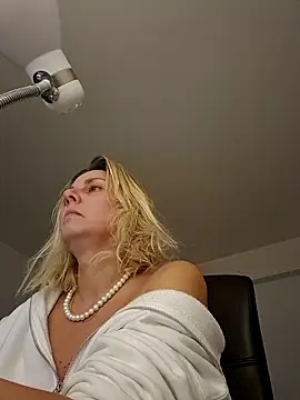 Amelia9798 online show from 03-10-26, 02:16